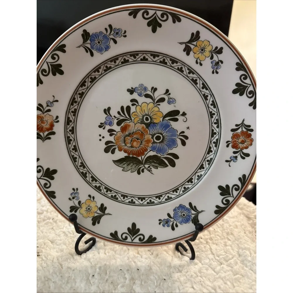 2 Villeroy and Boch Alt Amsterdam Porcelain Luncheon Plates 8